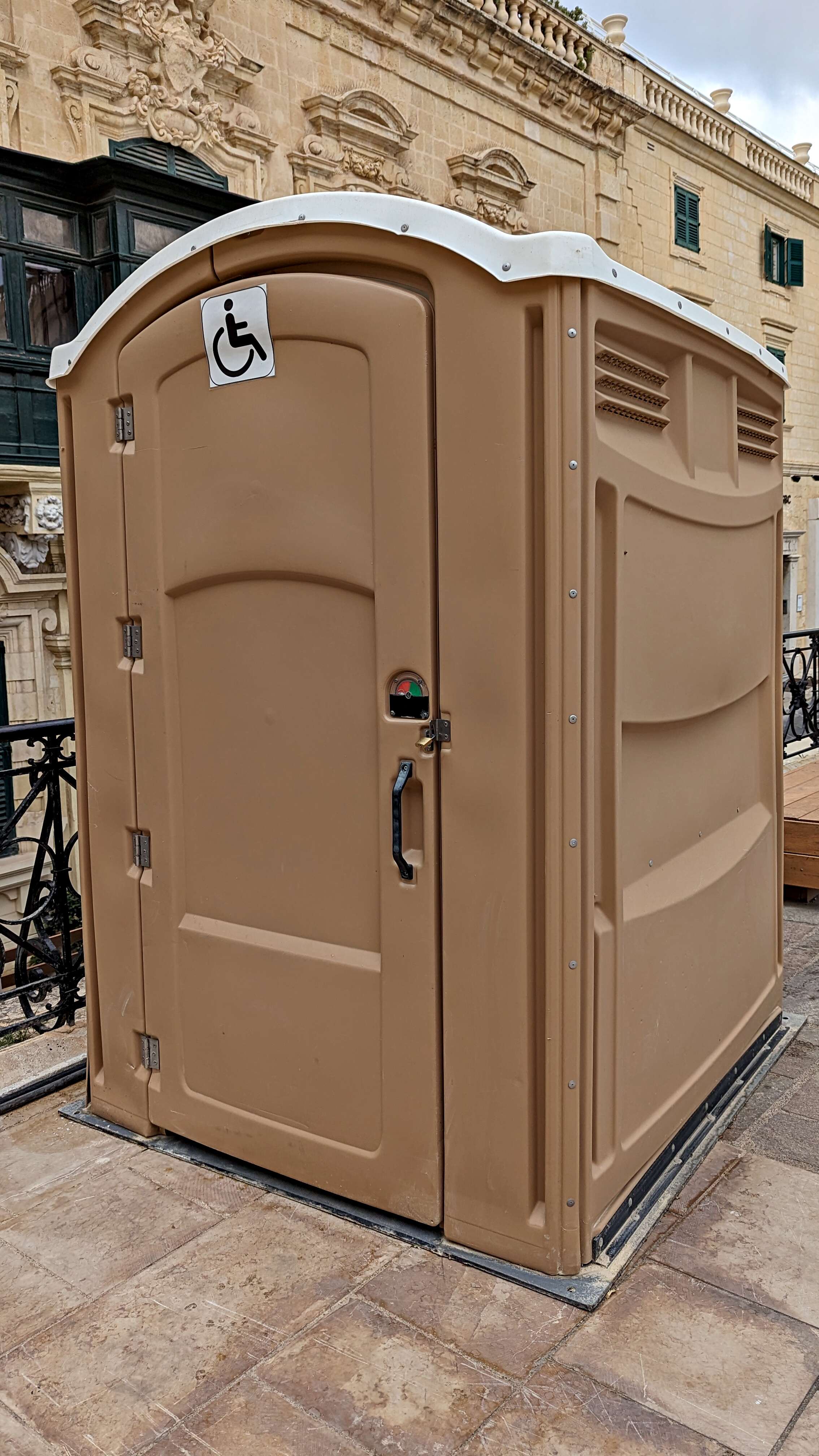 portable-restroom-designed-for-disabled-wheelchair